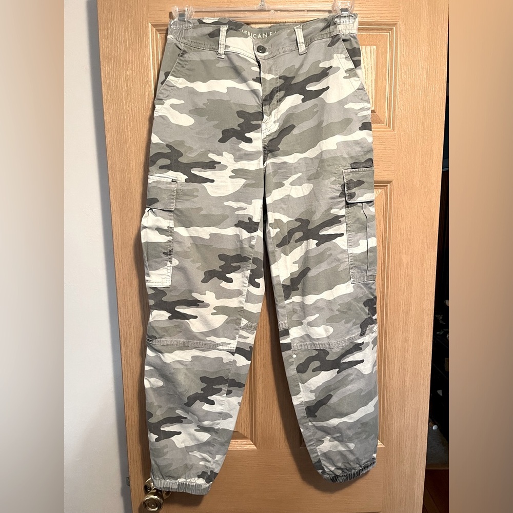 American Eagle Outfitters Camo Cargo Pants